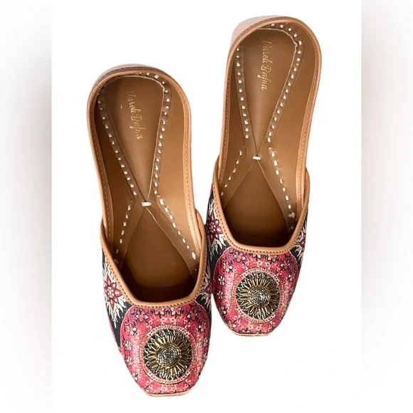 Vareli Bafna Pink Multi-Colored Printed Embroidered Juttis - EU 38 - Picture 2 of 9